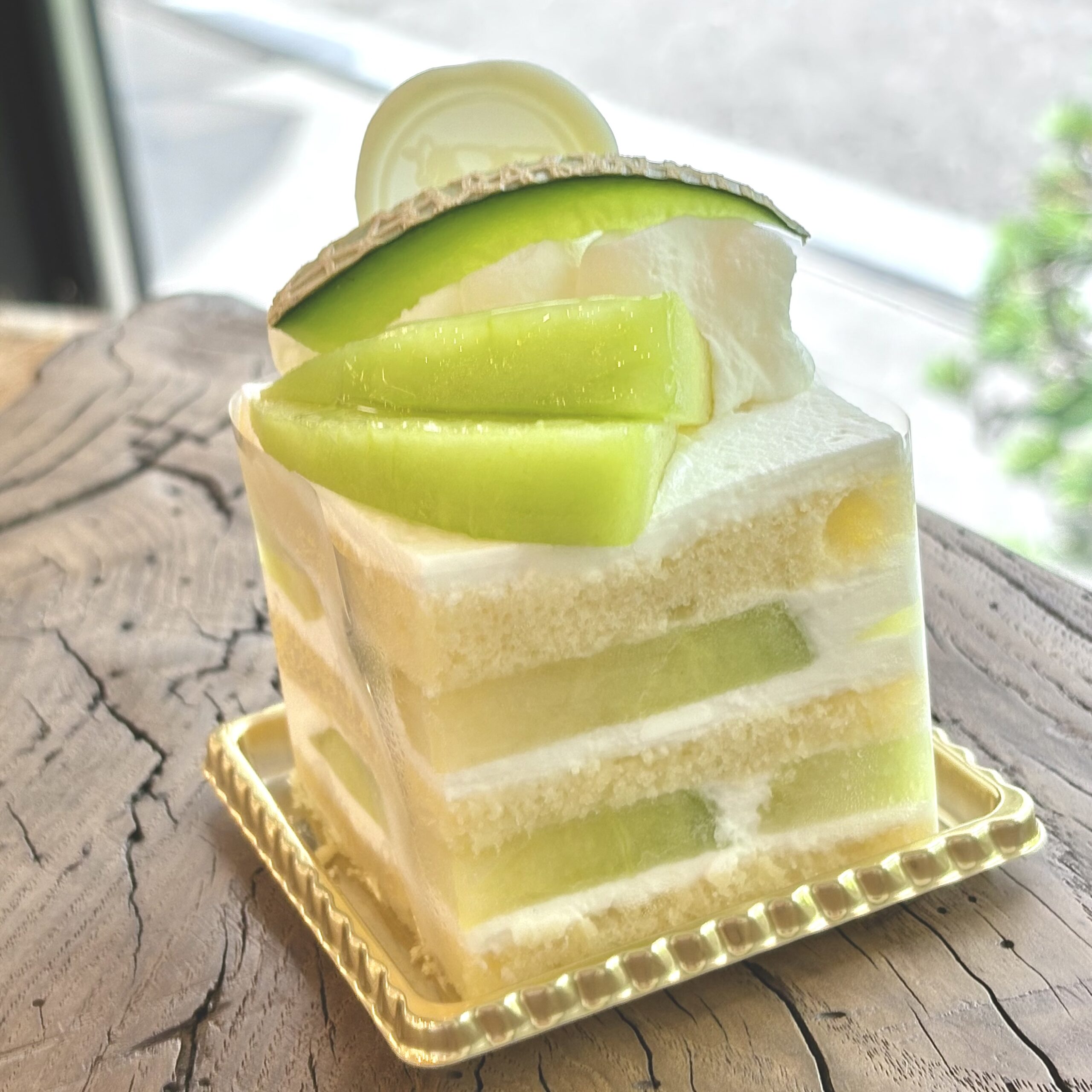 メロンをのせたショートケーキ
