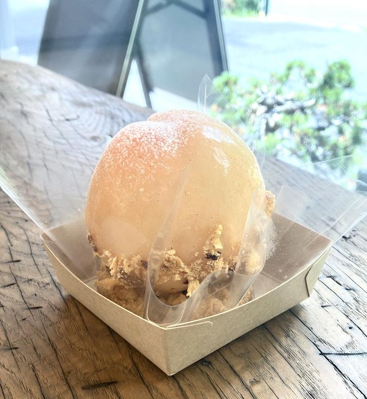 白い桃のデザート
